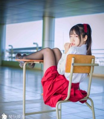 不扣钮的女孩免费观看