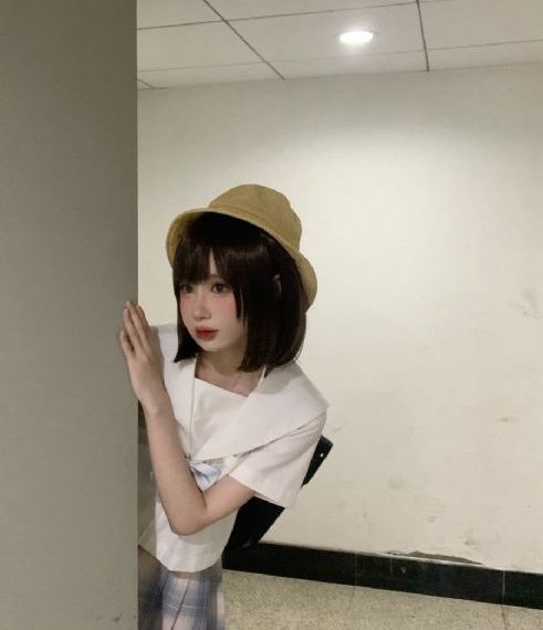 丝袜老师踩我的喷水