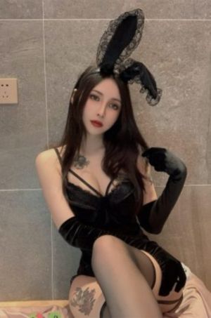 商务旅行戴绿帽子